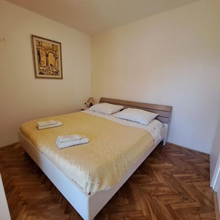 Apartments Sabina I Grapes Malinska Exterior foto