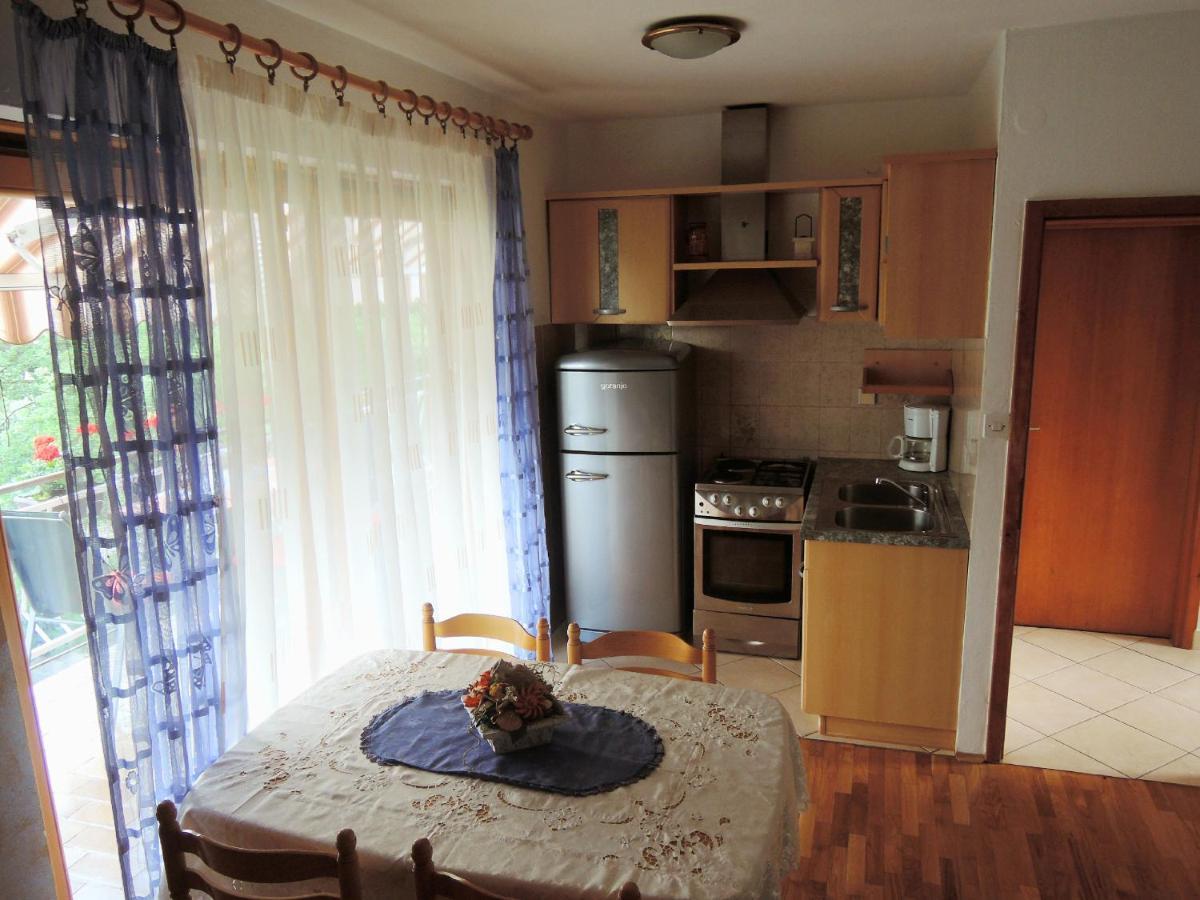 Apartments Sabina I Grapes Malinska Exterior foto
