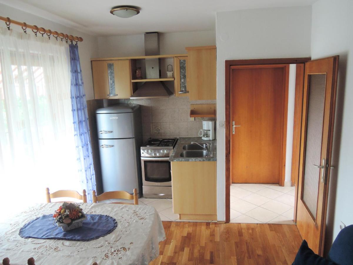 Apartments Sabina I Grapes Malinska Exterior foto